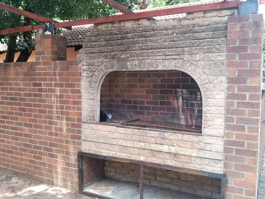 5 Bedroom Property for Sale in Flamwood North West